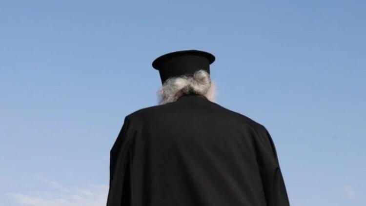 Χαμός με Παπαδιά: «Τσάκωσε» ιερέα σε ξενοδοχείο ημιδιαμονής στην Κηφισιά