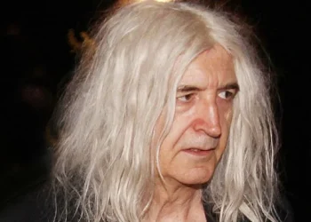 Nίκος Καρβέλας σε νέο βίντεο: «Είμαι από τους μεγαλύτερους οπαδούς της χριστιανικής θρησκείας»