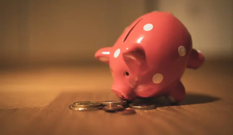 Με τον σύντροφό μου είμαστε 2 χρόνια μαζί και δεν βάζει το χέρι στην τσέπη. Είναι τσιγγούνης, τι να κάνω;