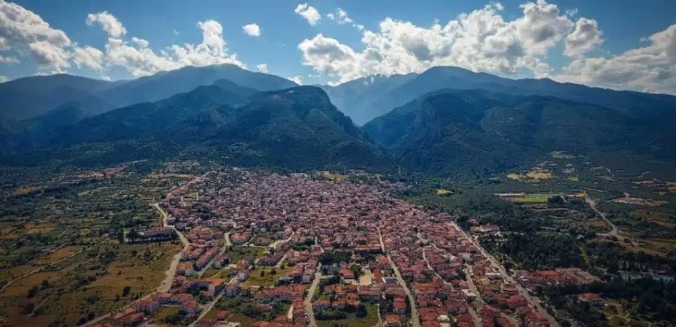 Έψαχναν «αγνοούμενο» στον Όλυμπο και βρέθηκε να πίνει καφέ στην πλατεία Λιτοχώρου