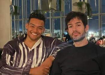 Πολύ καλά ξηγήθηκε ο Τεντόγλου κάτι ήξερε και δεν πήγε στην τελετή – Το βίντεο με τον Καραλή