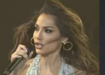 Αυτή είναι η αφίσα που είδε η Δέσποινα Βανδή και ακύρωσε τη συναυλία της στην Τουρκία