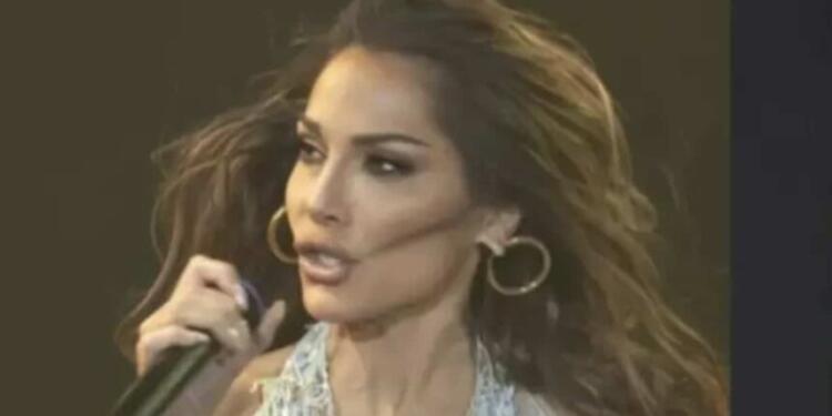 Αυτή είναι η αφίσα που είδε η Δέσποινα Βανδή και ακύρωσε τη συναυλία της στην Τουρκία