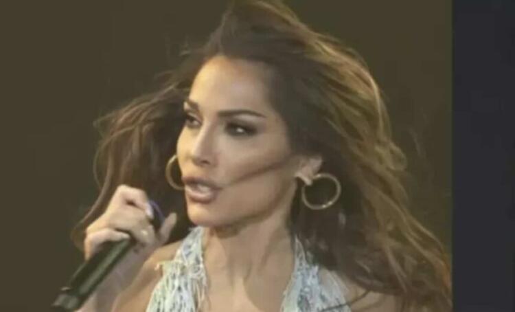 Αυτή είναι η αφίσα που είδε η Δέσποινα Βανδή και ακύρωσε τη συναυλία της στην Τουρκία