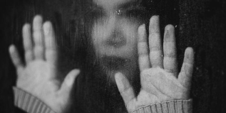 Φρίκη στην Φθιώτιδα: Βίαζε τη σύζυγο και κακοποιούσε τα ανήλικα παιδιά του