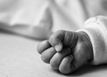 Αδιανόητη τραγωδία: Πέθανε μωρό 6 μηνών – Το ξέχασαν οι γονείς στο αυτοκίνητο