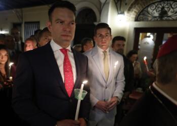 Απρόοπτα στον γάμο Στέφανου Κασσελάκη και Τάιλερ Μακμπέθ: Ο ισχυρός σεισμός διέκοψε τη γαμήλια τελετή