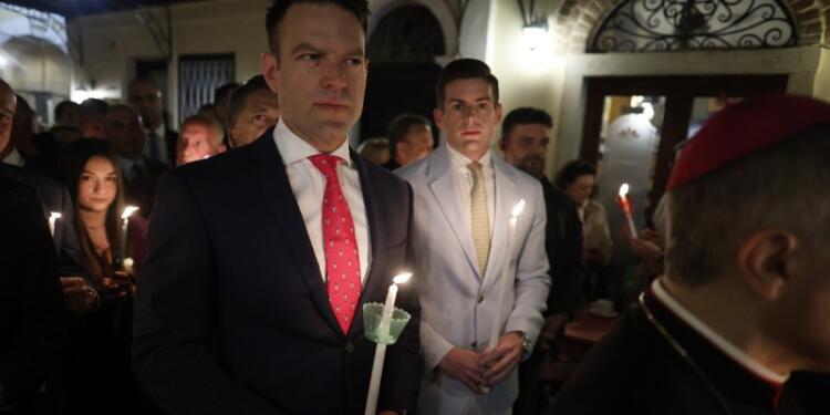 Απρόοπτα στον γάμο Στέφανου Κασσελάκη και Τάιλερ Μακμπέθ: Ο ισχυρός σεισμός διέκοψε τη γαμήλια τελετή