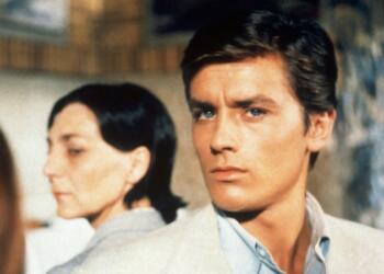 Κηδεία Αλέν Ντελόν: Σε στενό κύκλο και με τους στίχους του «Paroles» – Οι γιοι του πιο ενωμένοι από ποτέ