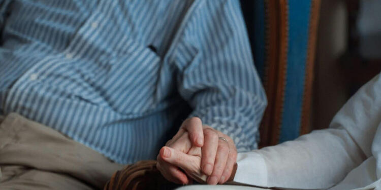 Οικογενειακή τραγωδία: Ζευγάρι «έσβησε» με λίγες ώρες διαφορά – Το παράξενο παιχνίδι της μοίρας