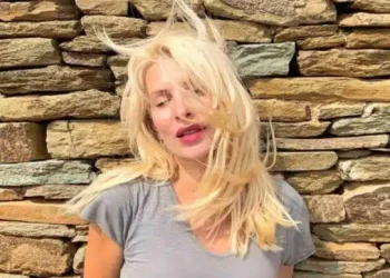 Όλοι μιλούν για την εμφάνιση της Ελένης Μενεγάκη στην Άνδρο: Δεν την έχουν ξαναδεί έτσι