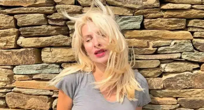 Όλοι μιλούν για την εμφάνιση της Ελένης Μενεγάκη στην Άνδρο: Δεν την έχουν ξαναδεί έτσι