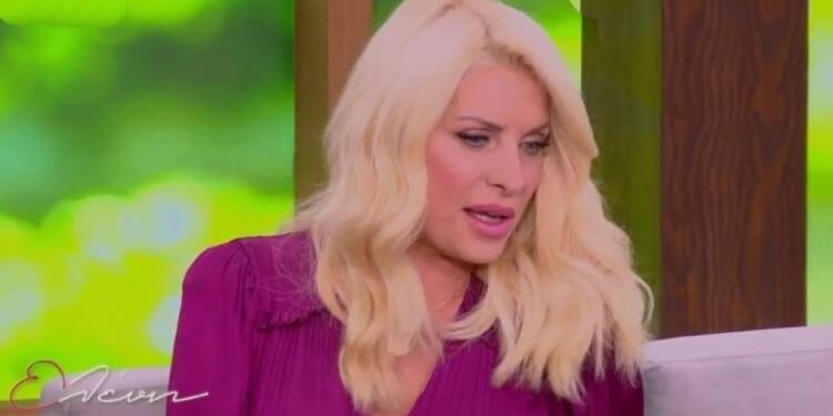 «Ερείπιο» η Ελένη Μενεγάκη: «Ήμουν 3 μηνών, δεν προχώρησε η εγκυμοσύνη…»