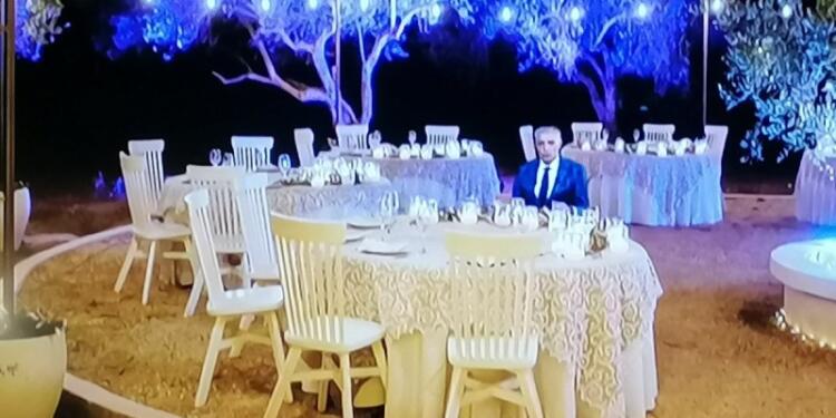 «Νίκο κράτα μου θέση έρχομαι»: Ο Ευαγγελάτος… πήγε ακάλεστος στο γάμο του Κασσελάκη, κάθισε στο τραπέζι και το Twitter γονάτισε