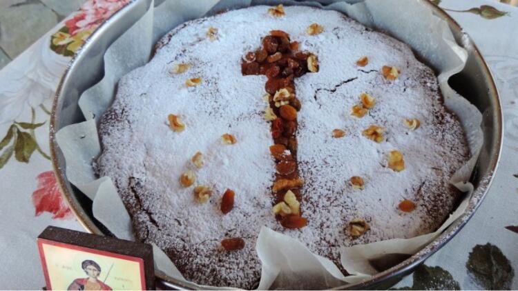 Η συνταγή για αυθεντική μοναστηριακή φανουρόπιτα: Τα 9 υλικά & η ευχή που πρέπει να λέτε