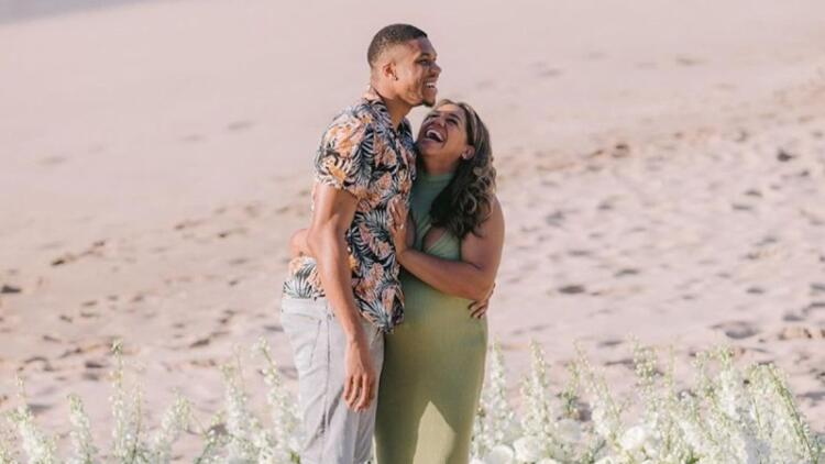 Οι χαρές σχεδόν έφτασαν για τον Γιάννη Αντετοκούνμπο και την Μαράια Ριντλσπρίγκερ: Όλα έτοιμα για το «Nigerian Party» – Βίντεο από την άφιξη τους με το σκάφος στο Costa Navarino (Video)