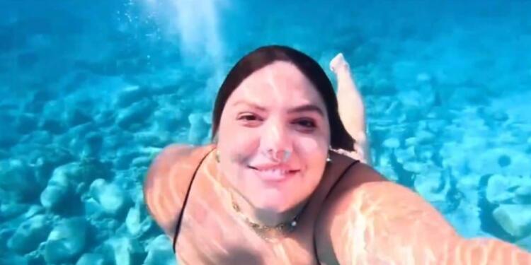 Γοργόνα στο νερό: Μας πήρε τα μυαλά το μακρoβούτι της Δανάης Μπάρκα στη θάλασσα