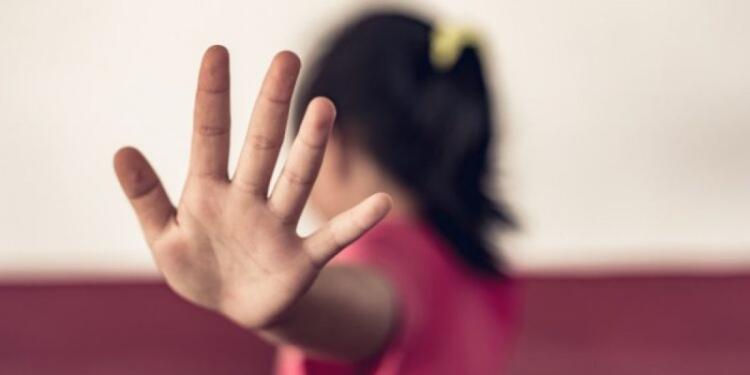 Αηδία στη Σπάρτη: Οι 79 φωτογραφίες της φρίκης με τον 40χρονο που βί@ζε την 9χρονη κόρη του – Σοκάρουν τα στοιχεία (video)