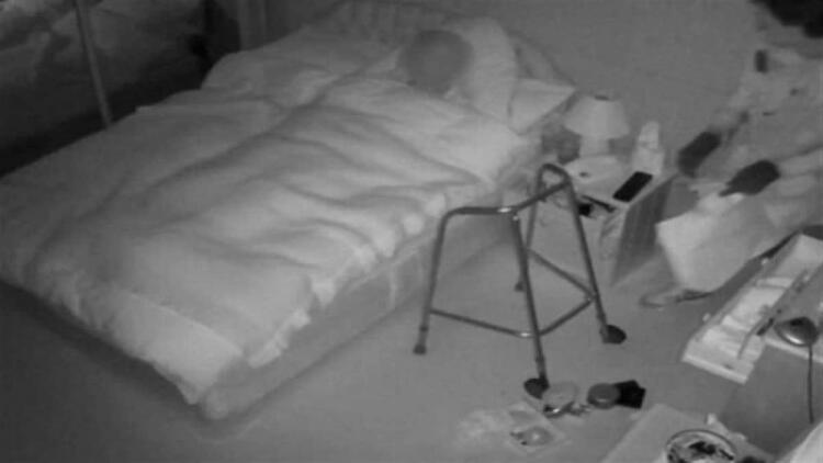 Νόμιζαν πως ο παππούς τα είχε χάσει και έβαλαν κρυφή κάμερα για να τον παρακολουθήσουν – Τον τσάκωσαν να…