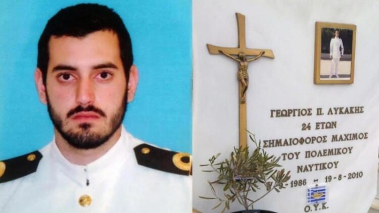 Τον ξέχασαν όλοι: Συγκλονίζει το μήνυμα των γονιών στον τάφο του Σημαιοφόρου Γιώργου Λυκάκη