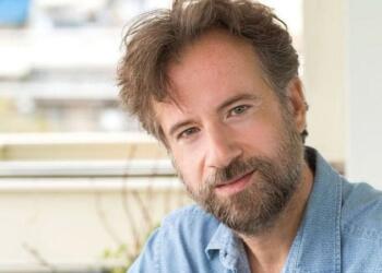 Όλοι σήμερα μιλούν για τον Κωστή Μαραβέγια: Με λίγες λέξεις μας έκανε να σπαράξουμε για την απώλεια του πατέρα του