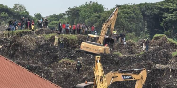 Τραγωδία: Βουνά από σκουπίδια υποχώρησαν μετά από βροχή – Τουλάχιστον 25 άνθρωποι θάφτηκαν ζωντανοί (video)