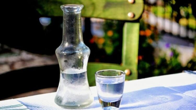 Πάνω από όλα υπεύθυνος: 57χρονος στην Κρήτη ήπιε οκτώ μπουκάλια ούζο και ξέχασε το παιδί του!