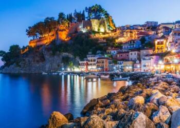 Η ριβιέρα της Ηπείρου: Το παραλιακό στολίδι που συνδυάζει θάλασσα και πράσινο