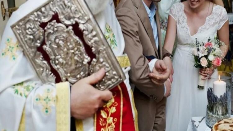 This is Pyrgos: Επικό ξύλο σε γάμο επειδή η νύφη πάτησε το πόδι του γαμπρού