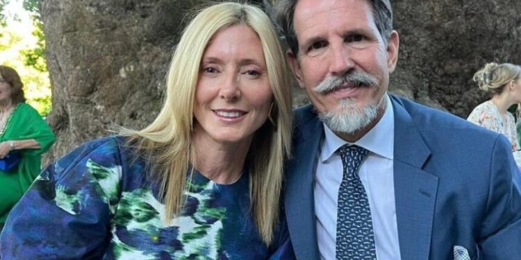 Στην Αμοργό για διακοπές o Παύλος και η Μαρί Σαντάλ με τα πέντε παιδιά τους