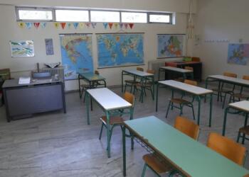 Σε απόγνωση δάσκαλος στη Ρόδο: «Θα κοιμηθώ σε αυτοκίνητο, δεν έχω 400 ευρώ για στούντιο»