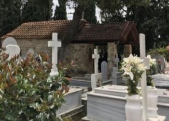 Τοποθέτησαν φούρνο μικροκυμάτων πάνω σε τάφο: Η εξήγηση που δόθηκε θα σας αφήσει κουφούς