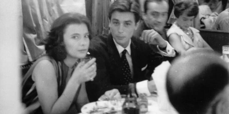 Όταν ο Αλέν Ντελόν «θαμπώθηκε» από την Τζένη Καρέζη – Το φλέρτ και η βραδιά τους στο πλοίο (photo)