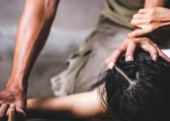 Άγριο σκηνικό στον Αλμυρό Βόλου: 30χρονη ξυλοκοπήθηκε από σύζυγο, κουνιάδα και πεθερά!