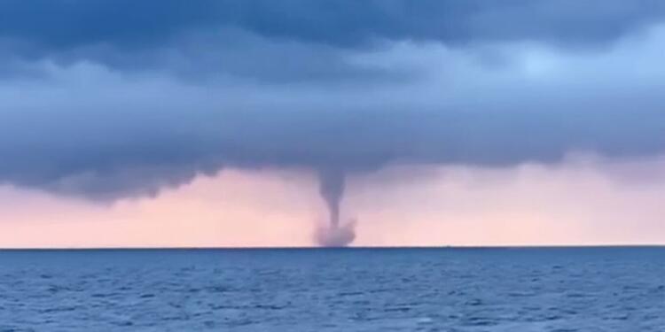 Κακοκαιρία: Ισχυρός υδροστρόβιλος «σάρωσε» το Ιόνιο μετά από δυνατό μπουρίνι σε Ζάκυνθο και Κεφαλονιά (video)