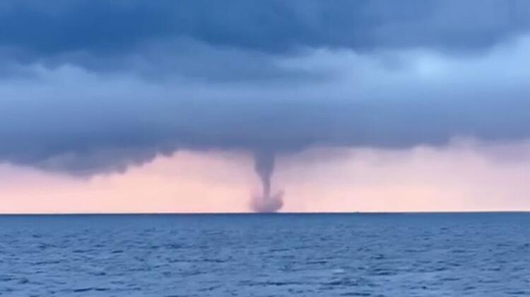 Κακοκαιρία: Ισχυρός υδροστρόβιλος «σάρωσε» το Ιόνιο μετά από δυνατό μπουρίνι σε Ζάκυνθο και Κεφαλονιά (video)