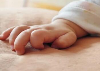 Συγκλονίζει η ανάρτηση γιατρού για το θάνατο βρέφους στην Αμαλιάδα: «Πανούργε Χάρε τι ζήλεψες από το αγγελούδι 15 μηνών!»