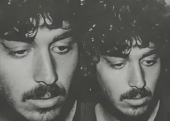 Όλοι ψάχνουν να βρουν ποιος είναι – Ζωντανός Πασίγνωστος Έλληνας θρύλος σε νεαρή ηλικία