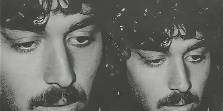 Όλοι ψάχνουν να βρουν ποιος είναι – Ζωντανός Πασίγνωστος Έλληνας θρύλος σε νεαρή ηλικία