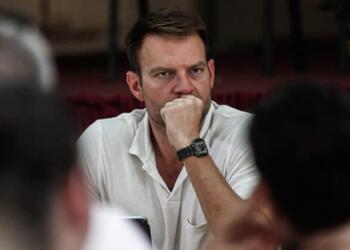 EKTAKTO ΤΩΡΑ Εμφανίστηκε ο Στέφανος Κασσελάκης!