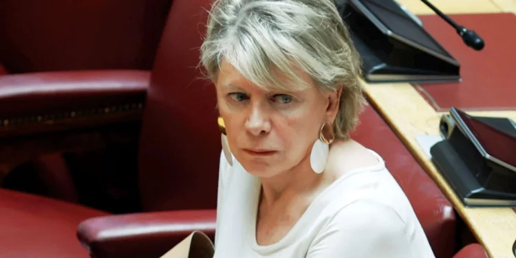 Σάλoς με την Έλενα Ακρίτα: Τα απαξιωτικά λόγια για τον γάμο της πριγκίπισσας Θεοδώρας