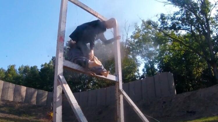 Πόσο ισχυρή έκρηξη μπορεί να προκαλέσει ένας βομβητής – Σοκάρει βίντεο από επίδειξη πυροτεχνουργού