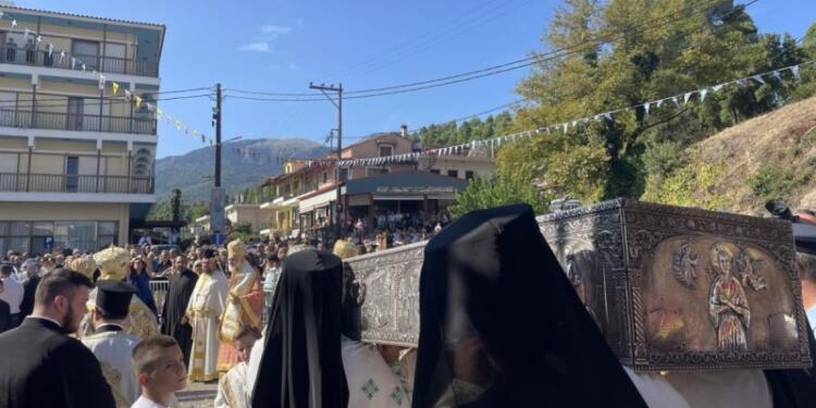 Ρίγη συγκίνησης στην Εύβοια: Πλήθος πιστών για τα 100 χρόνια του Οσίου Ιωάννη του Ρώσσου (photos)