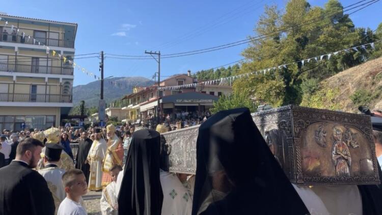 Ρίγη συγκίνησης στην Εύβοια: Πλήθος πιστών για τα 100 χρόνια του Οσίου Ιωάννη του Ρώσσου (photos)