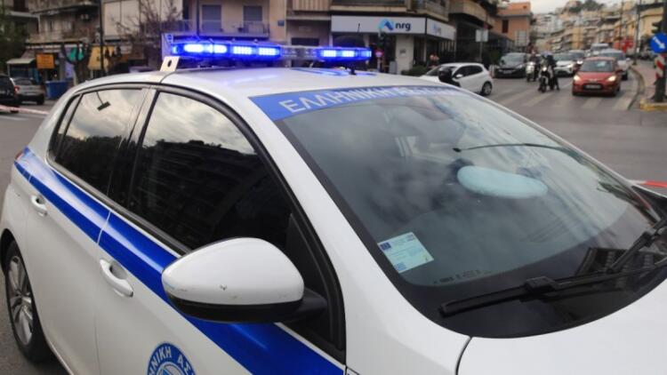 Φρίκη στο Κερατσίνι: Χειροπέδες σε υπάλληλο περιπτέρου για βιασμό 10χρονου κοριτσιού (video)