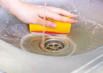 Από μηχανής θεός το κόλπο για το καθάρισμα του νεροχύτη: Αυτό είναι το προϊόν που κάνει θαύματα