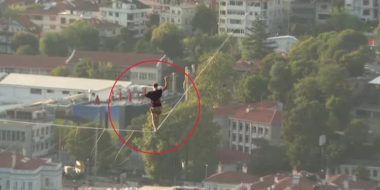 «Κόβει» την ανάσα: Ακροβάτης πέρασε από την Ασία στην Ευρώπη με slackline (video)