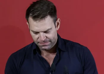 ΕΚΤΑΚΤΟ Αυτός είναι ο πασίγνωστος Έλληνας ηθοποιός που θέλει να πάρει την θέση του Κασσελάκη!