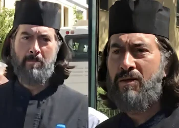 Αλλαγμένος ο πατέρας Αντώνιος: Η στιγμή που βγαίνει από τα δικαστήρια – Η δήλωση του