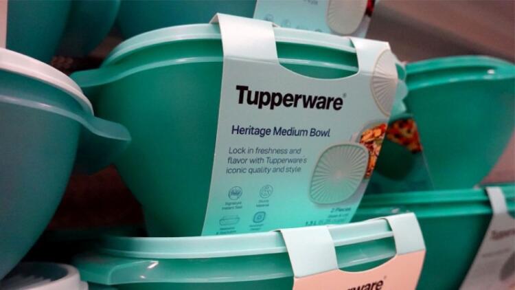 Tupperware: Αίτηση πτώχευσης για την εταιρεία με τα πιο δημοφιλή τάπερ – Έχει χρέος άνω των 700 εκατ. ευρώ!